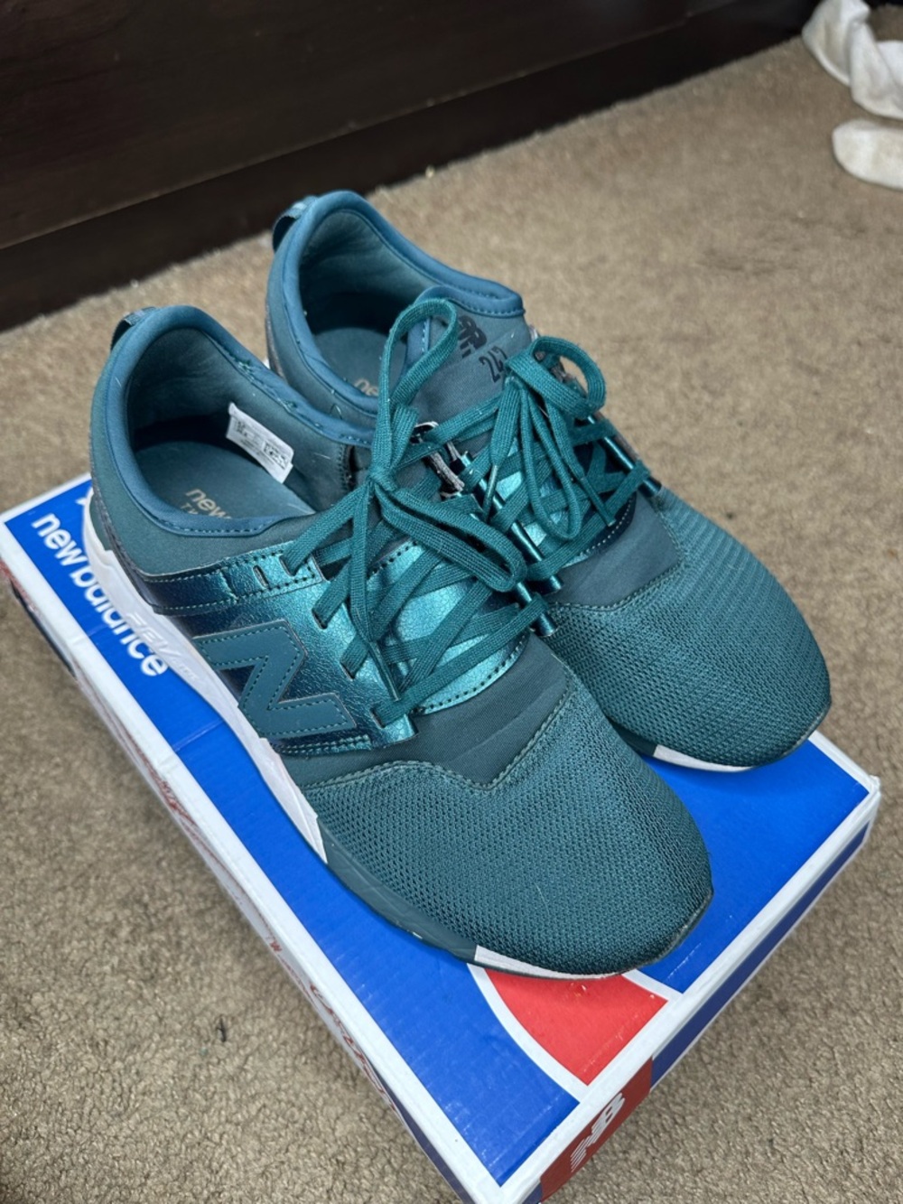 New Balance Green Athletic Sneakers - Size 8.5 - Picture 3 of 6